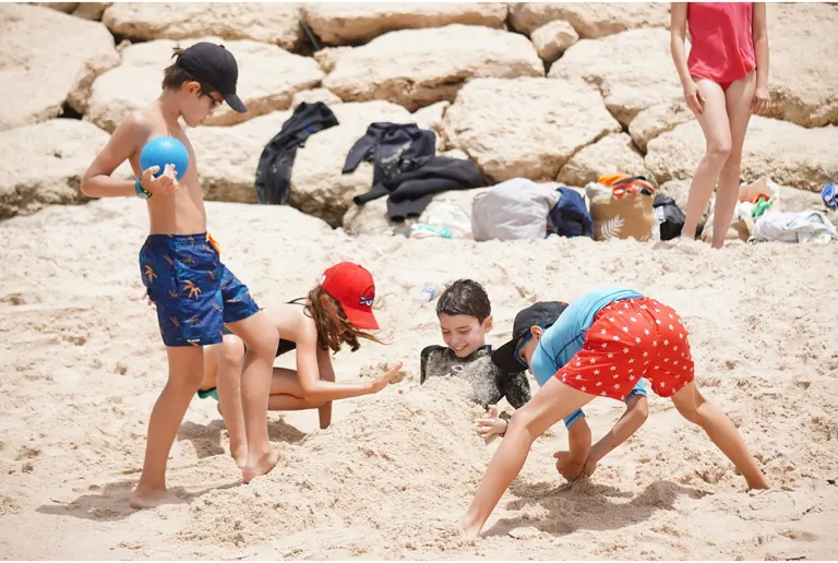 Cours de surf pour enfants à Dakhla