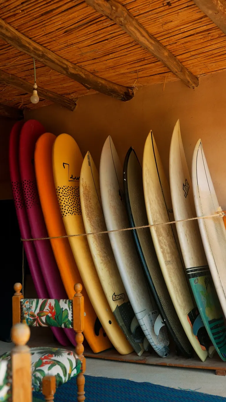 Planches prêtes pour un trip surf à Dakhla