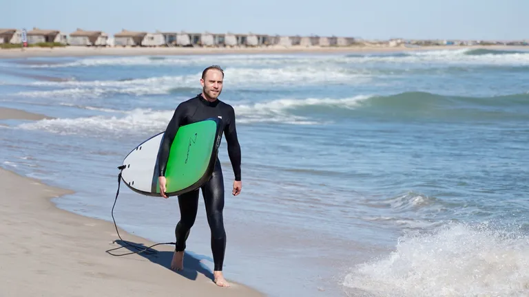 Élèves de surf qui se préparent à Dakhla
